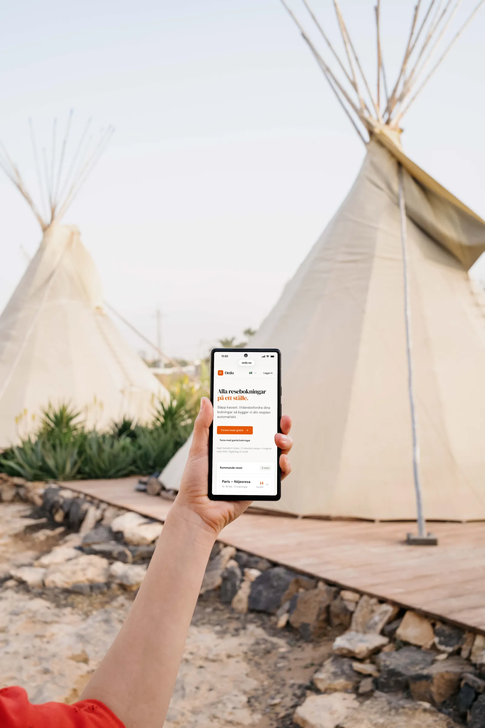 Ordo reseapp på mobil framför tält utomlands – fungerar offline utan internet
